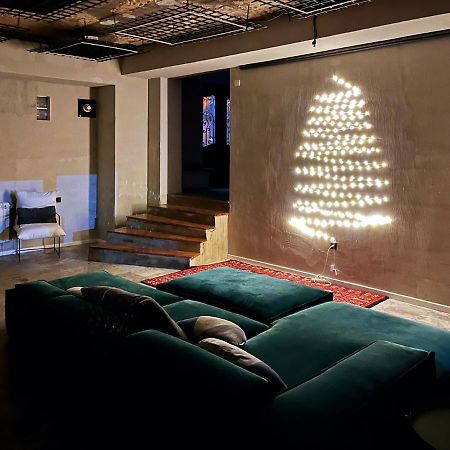 Shared Flat In An Artists District Pikris Gora Apartment Тбилиси Екстериор снимка