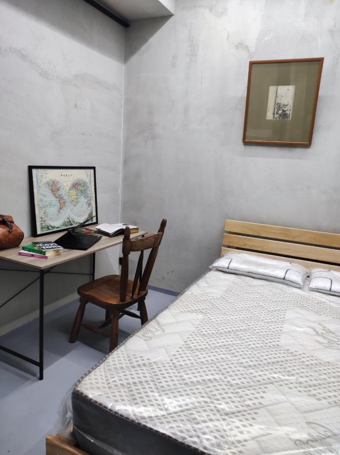 Shared Flat In An Artists District Pikris Gora Apartment Тбилиси Екстериор снимка