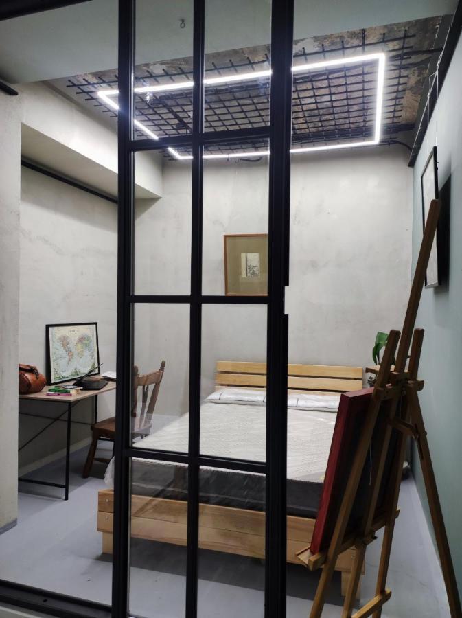 Shared Flat In An Artists District Pikris Gora Apartment Тбилиси Екстериор снимка