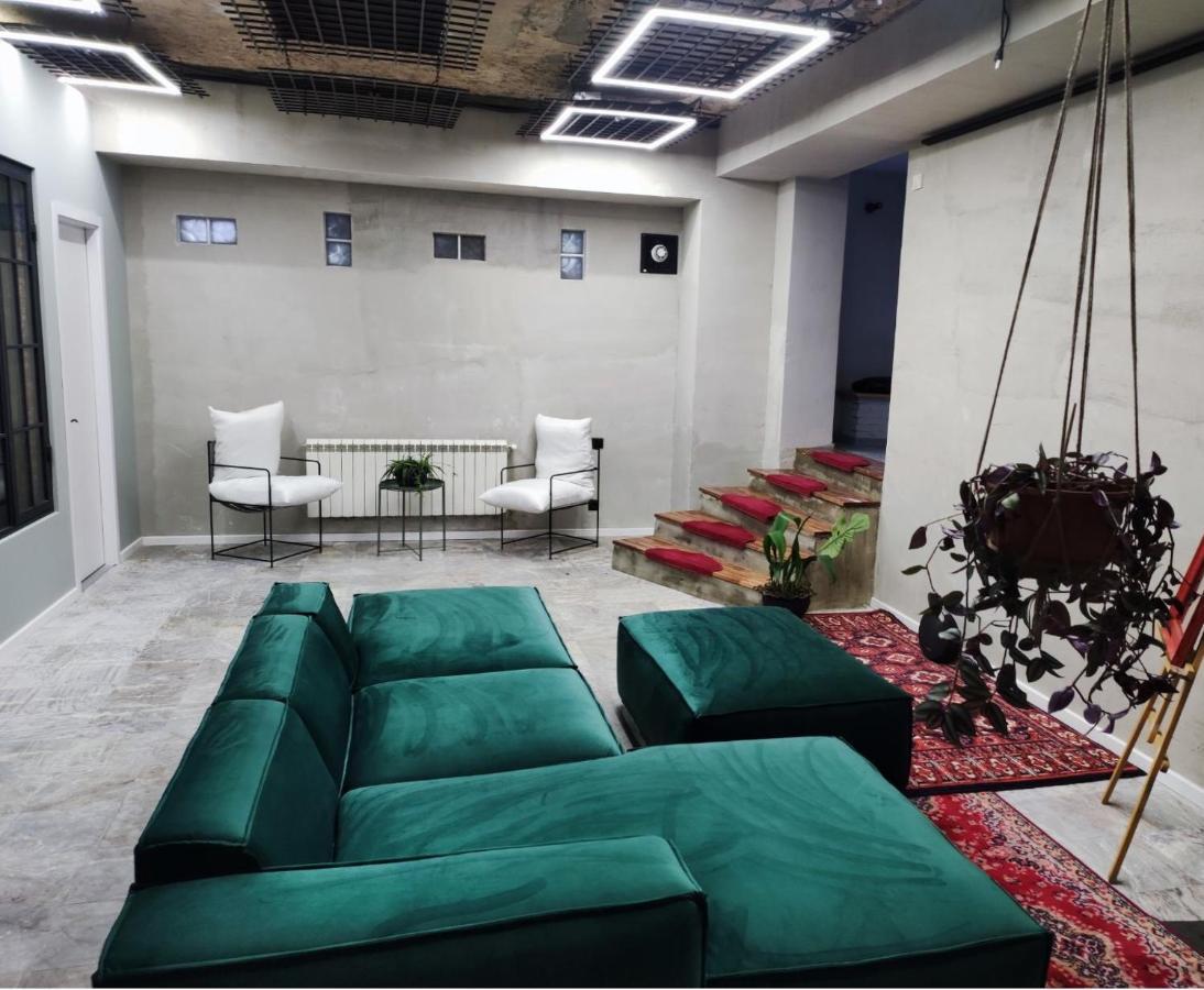 Shared Flat In An Artists District Pikris Gora Apartment Тбилиси Екстериор снимка