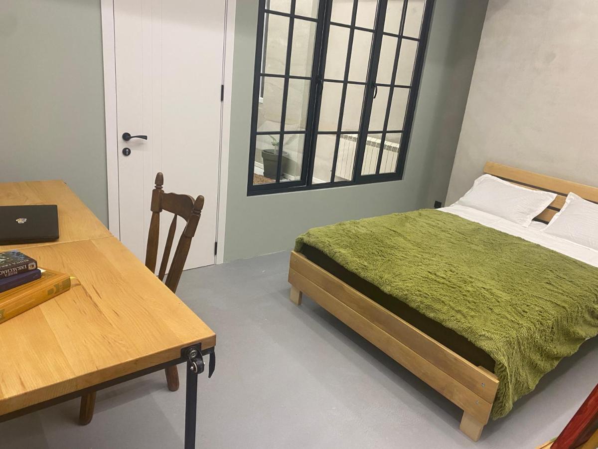 Shared Flat In An Artists District Pikris Gora Apartment Тбилиси Екстериор снимка