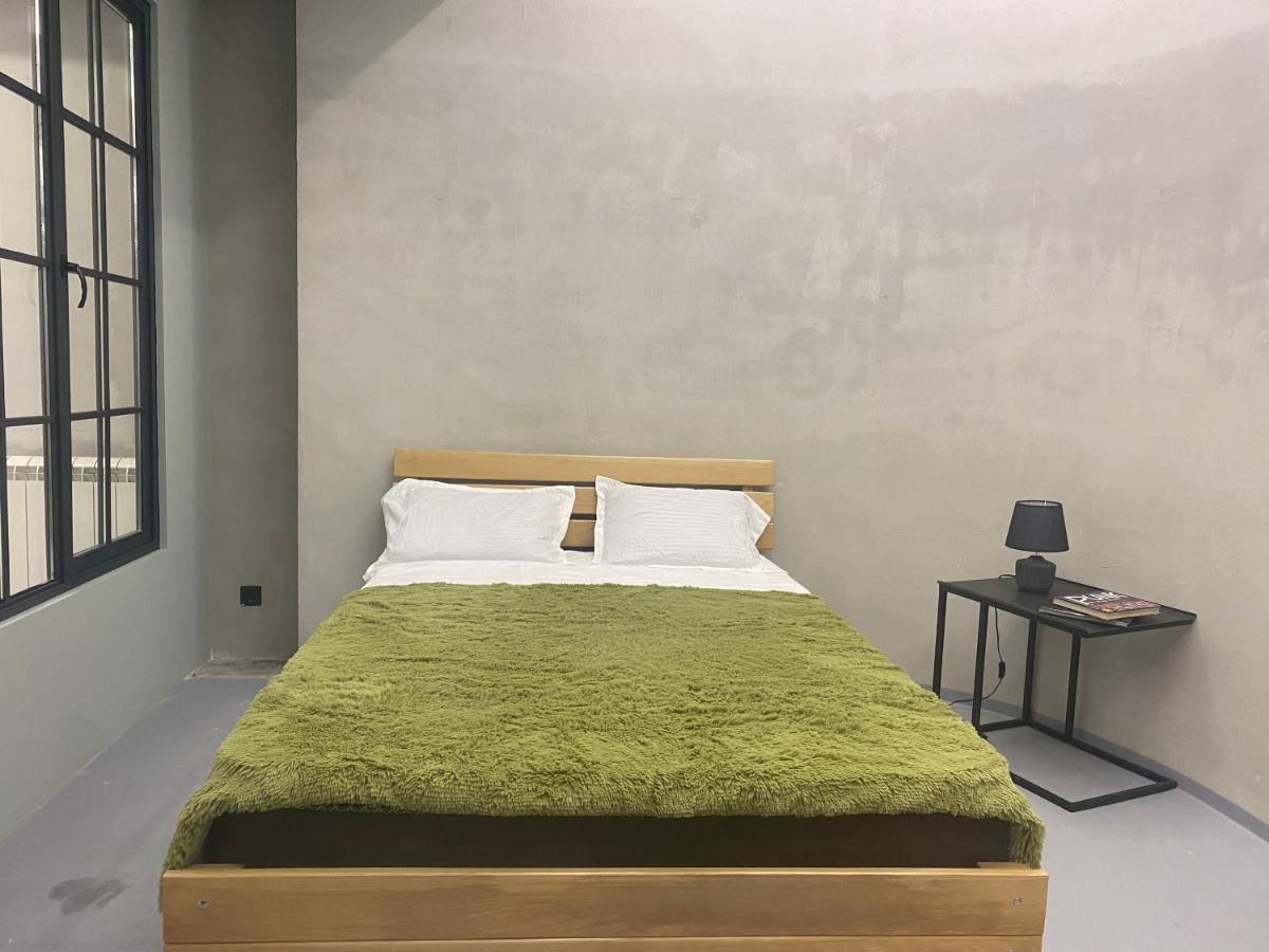 Shared Flat In An Artists District Pikris Gora Apartment Тбилиси Екстериор снимка
