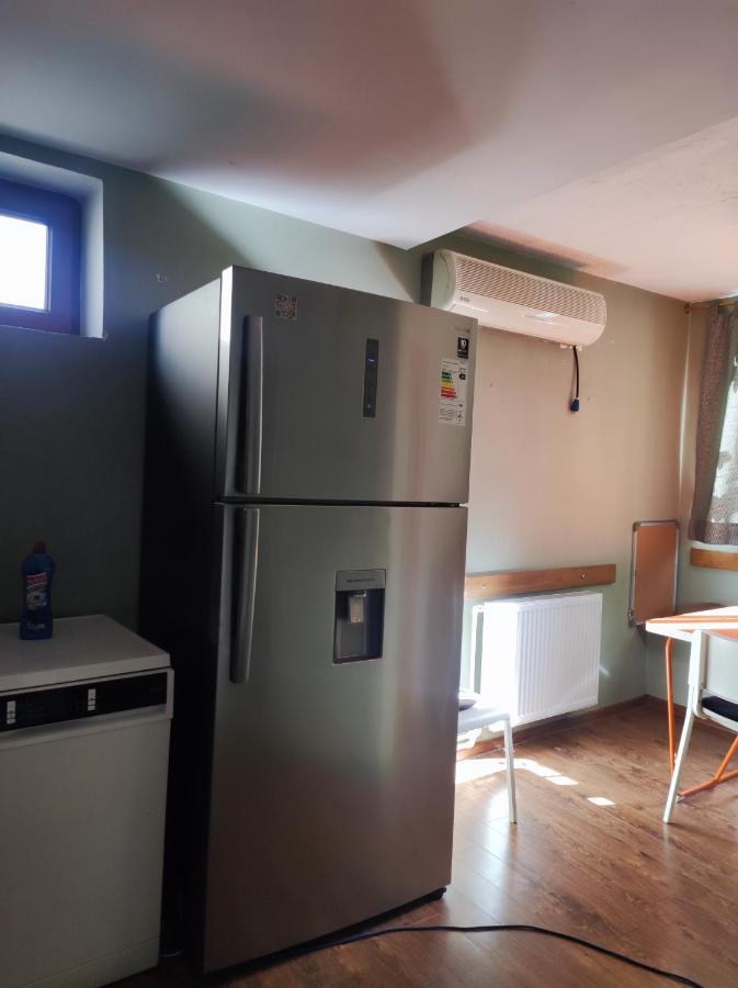 Shared Flat In An Artists District Pikris Gora Apartment Тбилиси Екстериор снимка