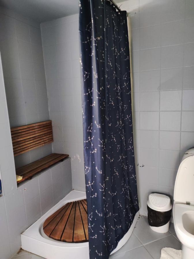 Shared Flat In An Artists District Pikris Gora Apartment Тбилиси Екстериор снимка